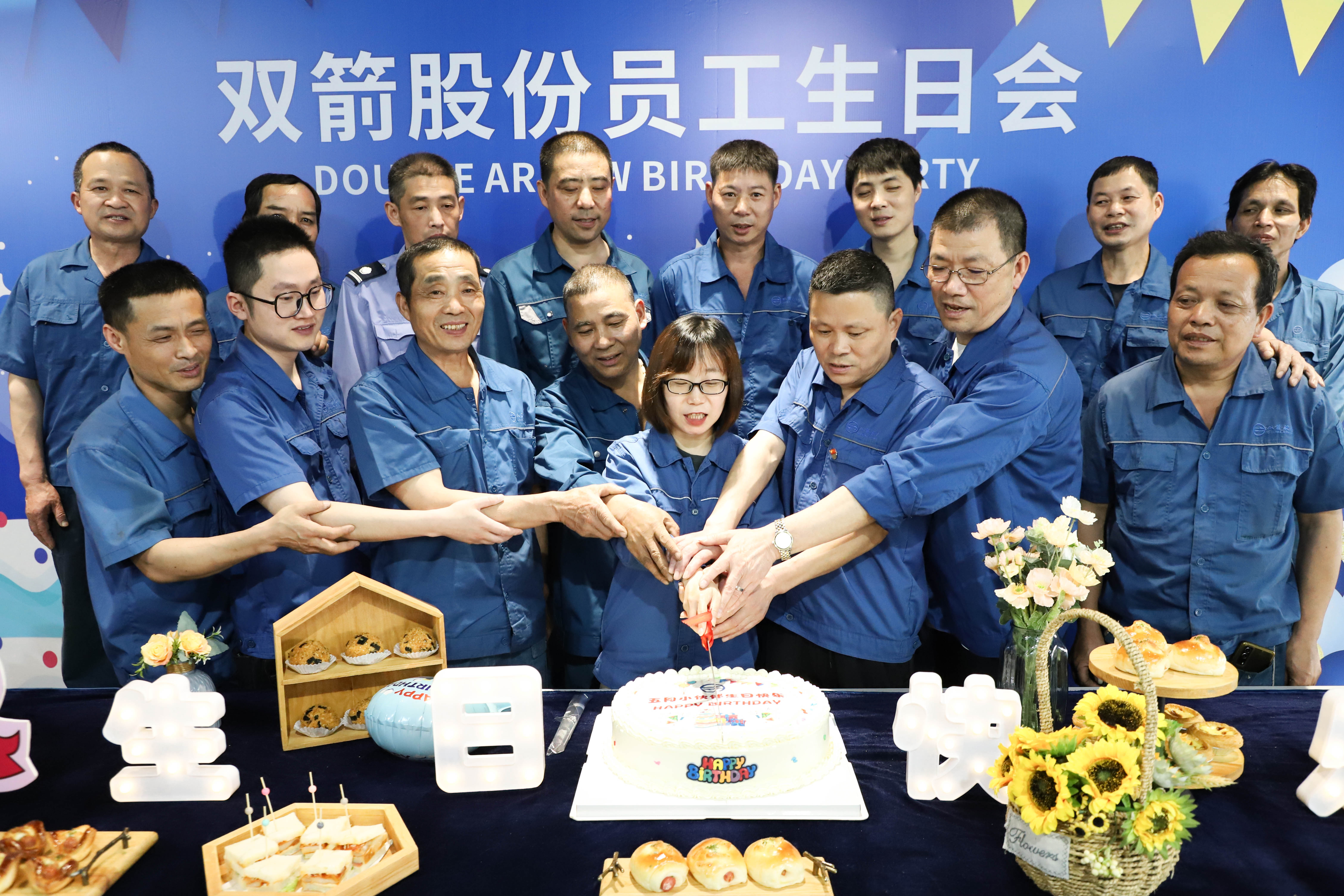 五月，灿烂的笑容定格在画面